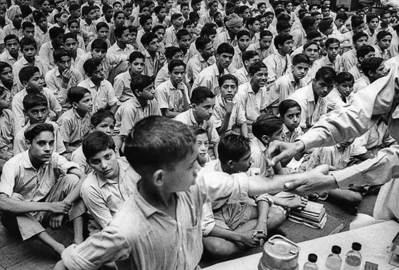 1963 India. Smallpox vaccination campaign